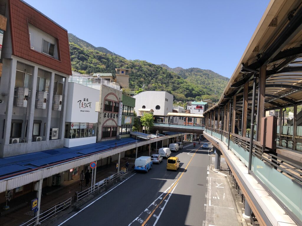 箱根湯本駅前